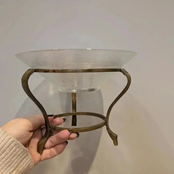 Vintage brass stand with glass bowl - Picture 1 of 8